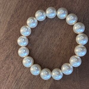 Elegant Stretch Pearl Bracelet